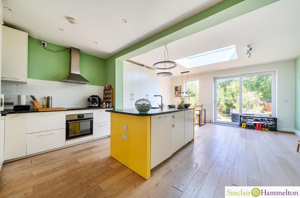 Property photo 3 of 17 Kitchen