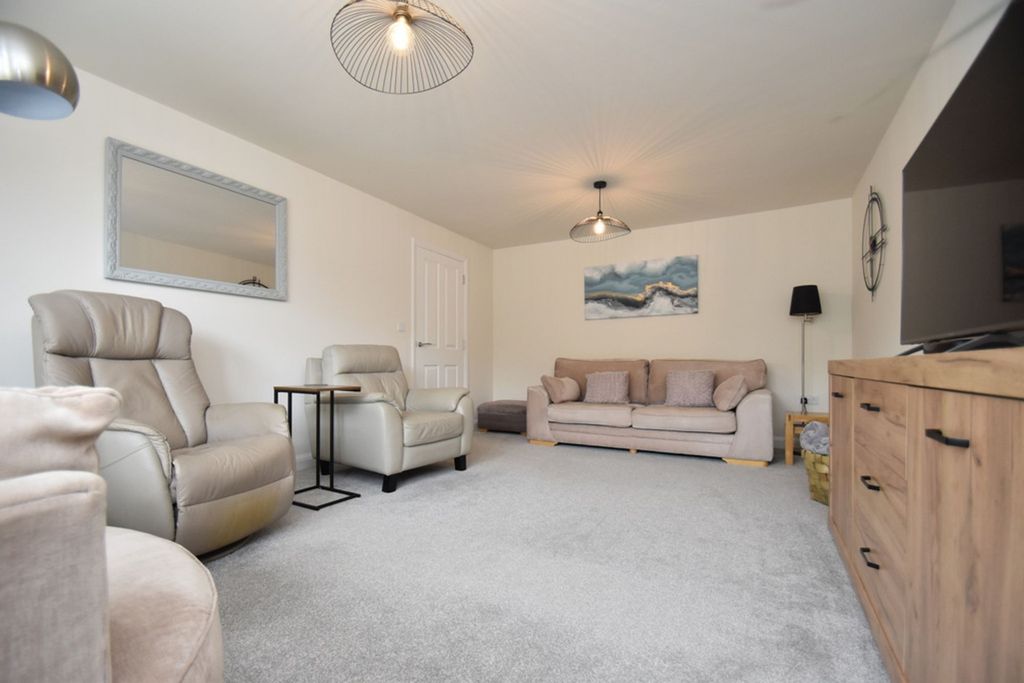 Property photo 2 of 29