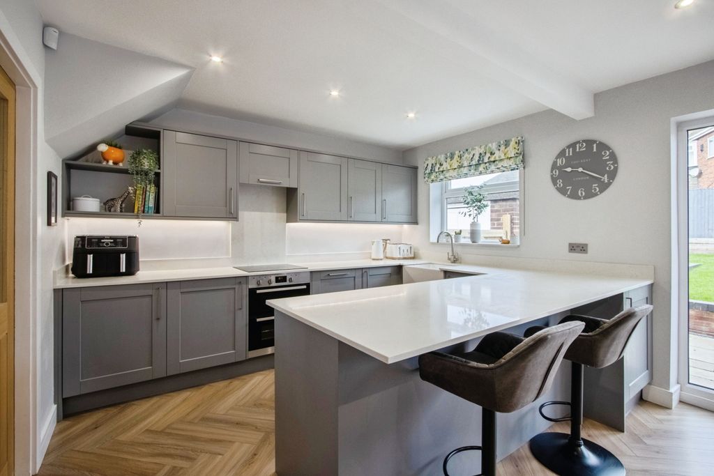 Property photo 2 of 15 Kitchen/Dining Room