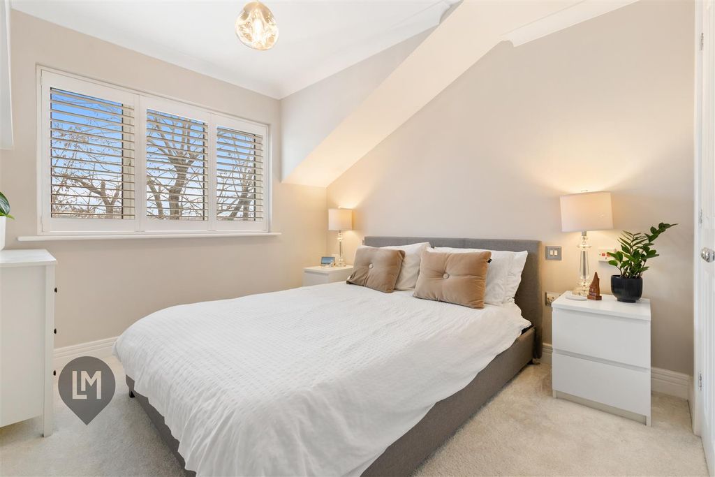 Property photo 3 of 5 Bedroom