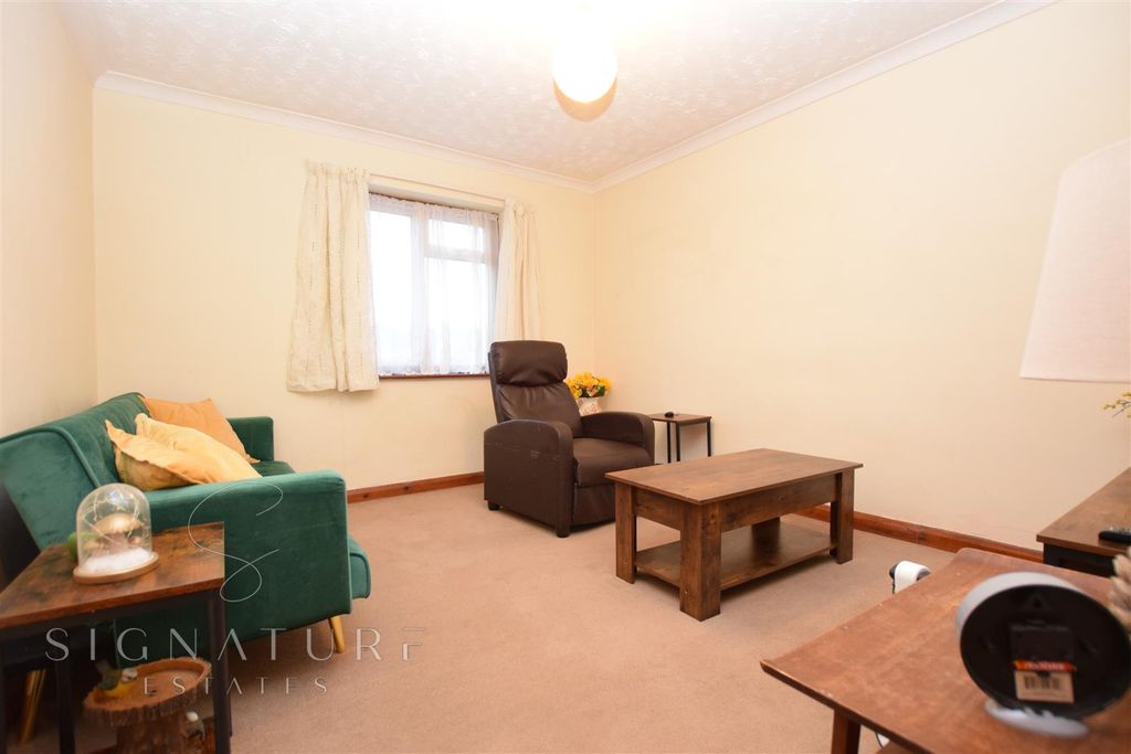 Property photo 2 of 5 Living Room 1 (17).Jpg