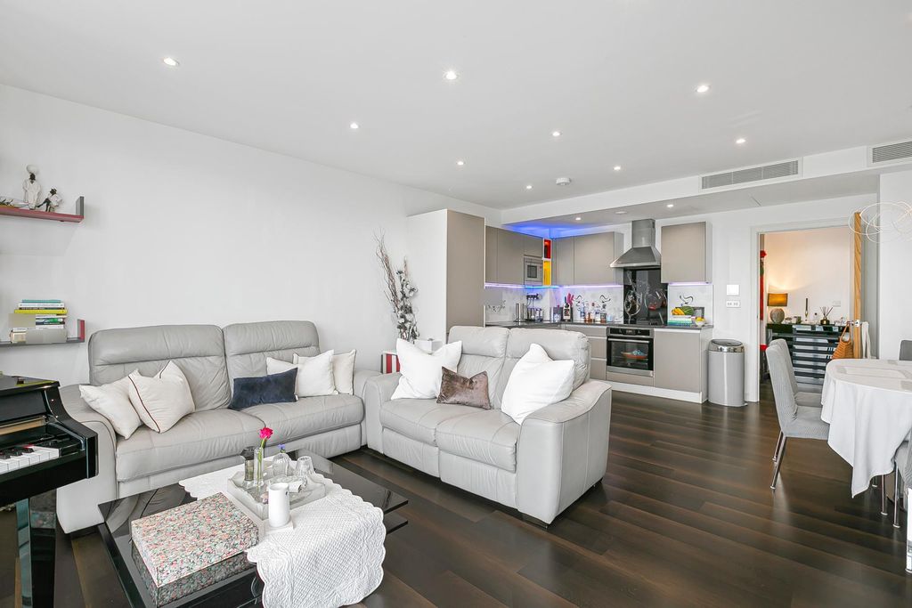 Property photo 2 of 17 Photo 1