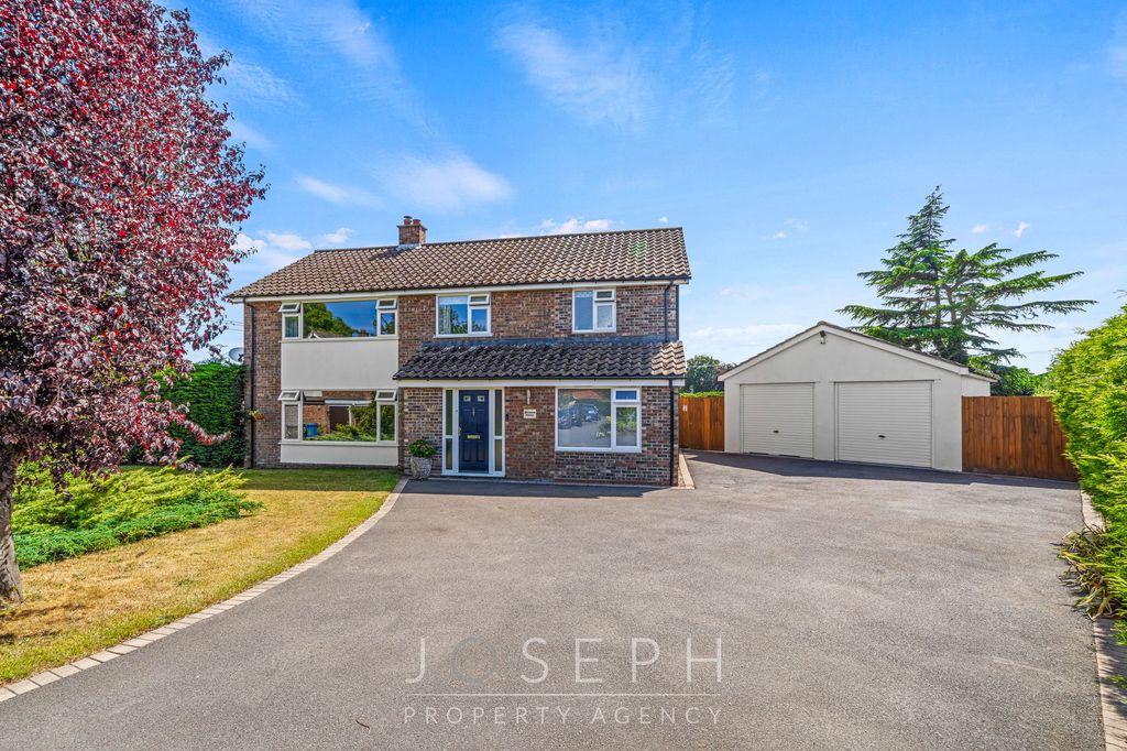 Property photo 2 of 34