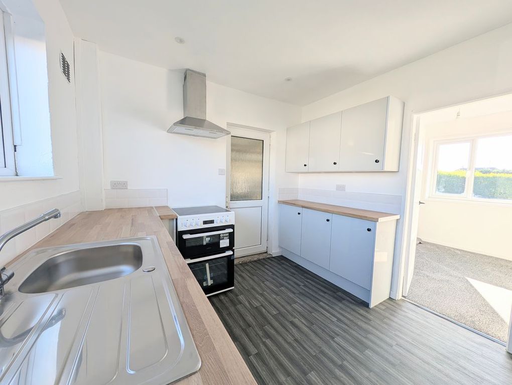 Property photo 3 of 15 Kitchen