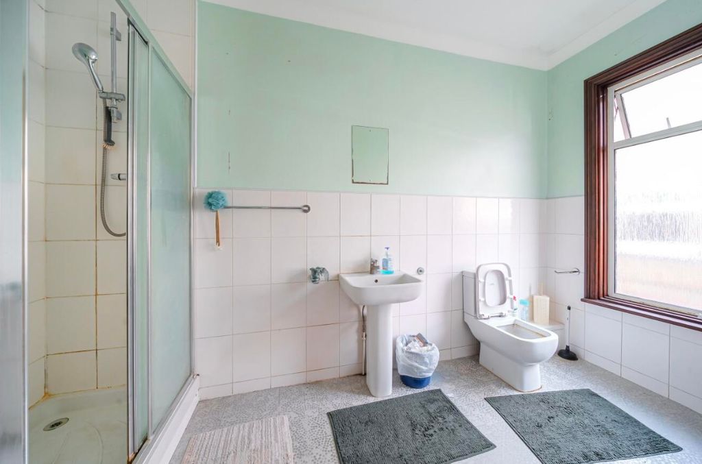 Property photo 3 of 5