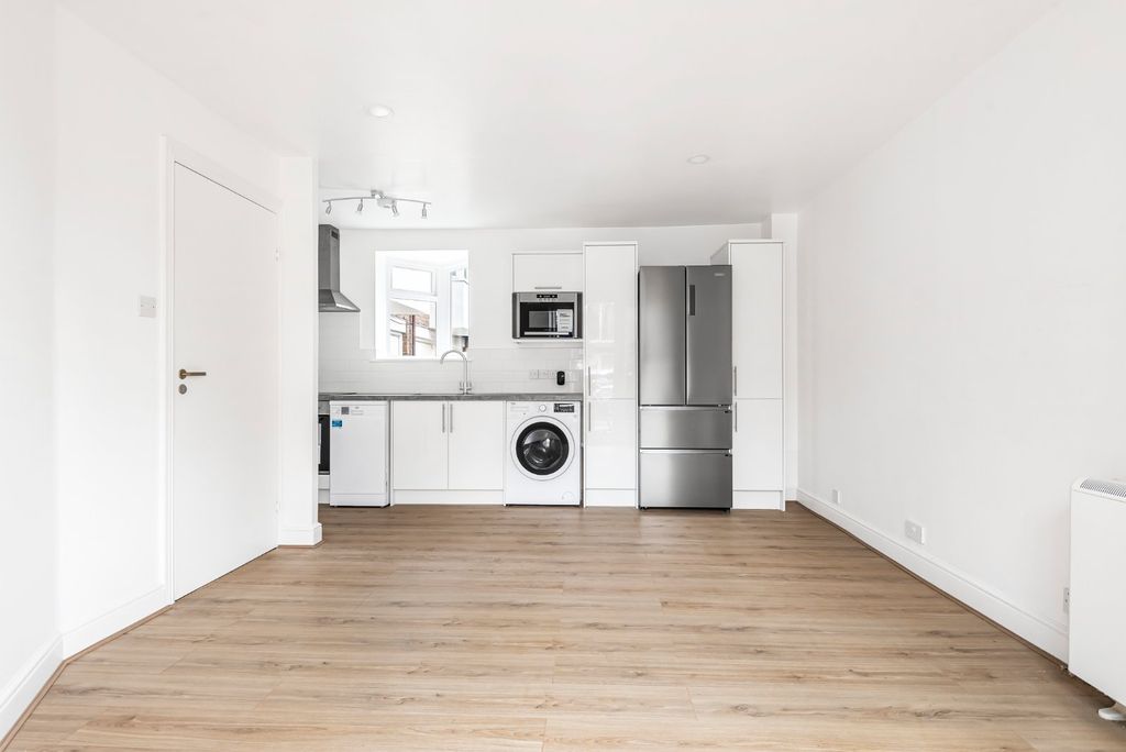 Property photo 3 of 6 Picture No. 04