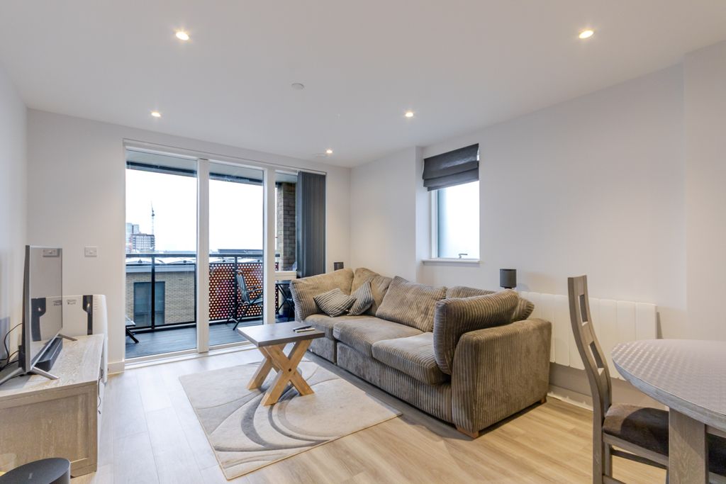 Property photo 2 of 20 Living 1