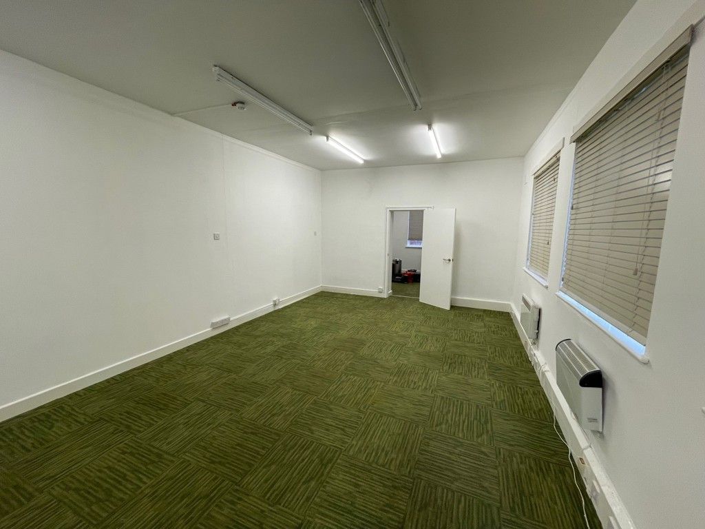 Property photo 3 of 8 Photo 7