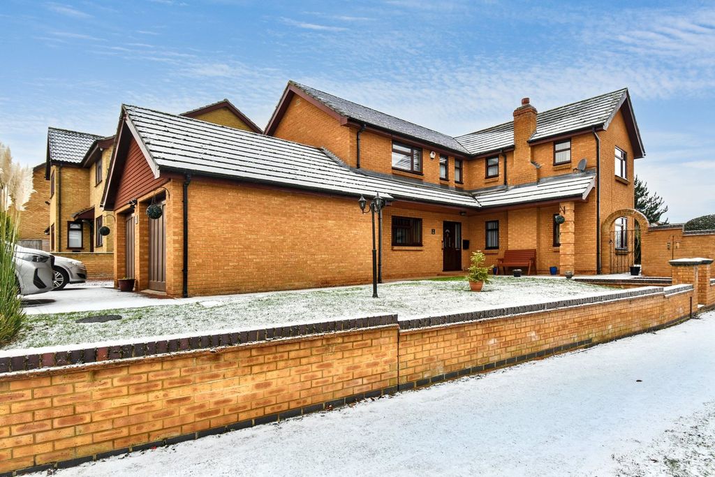 Property photo 1 of 32