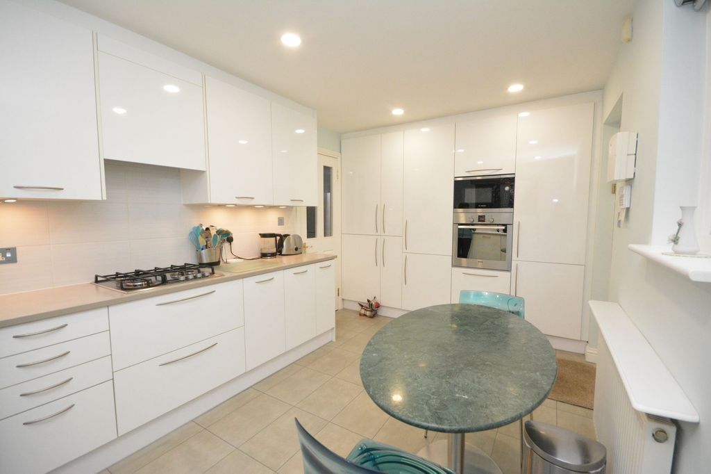 Property photo 3 of 25