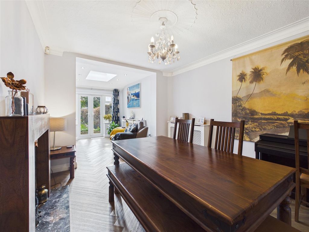 Property photo 3 of 26 Cam05476G0-Pr0171-Still021.Jpg