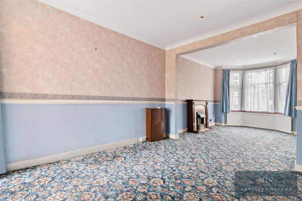 Property photo 2 of 13 Edward Road 6 MV-1.Jpg