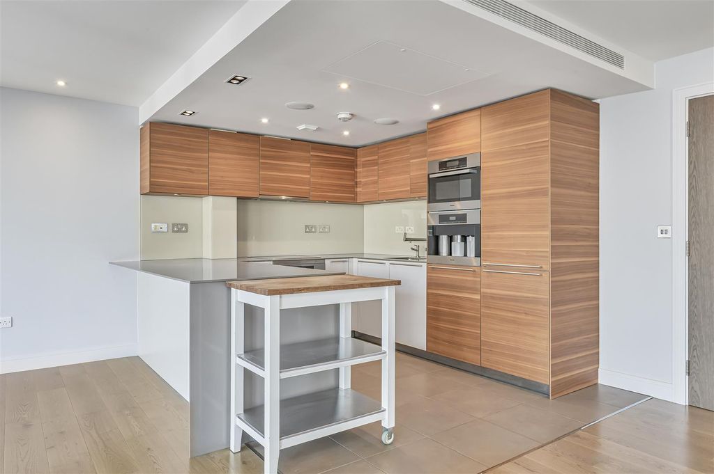 Property photo 2 of 20 Modern Kitchen