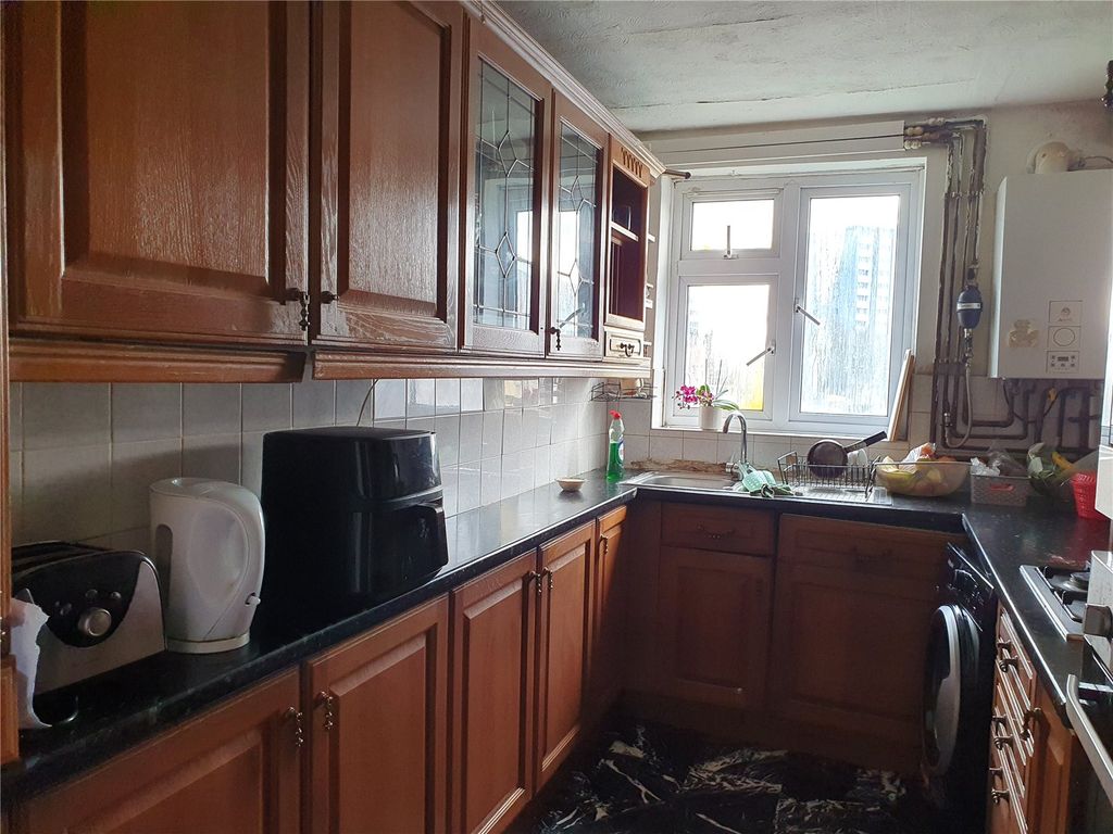 Property photo 3 of 8 Kitchen