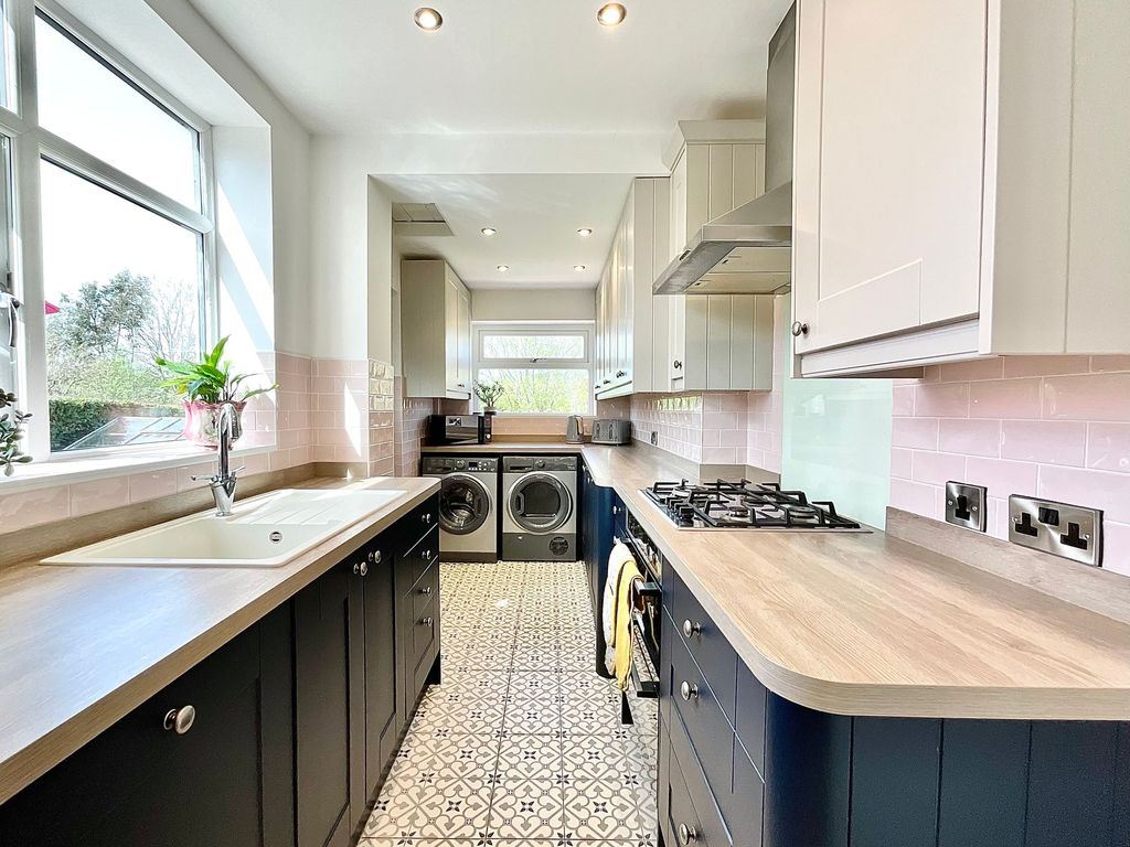 Property photo 3 of 27