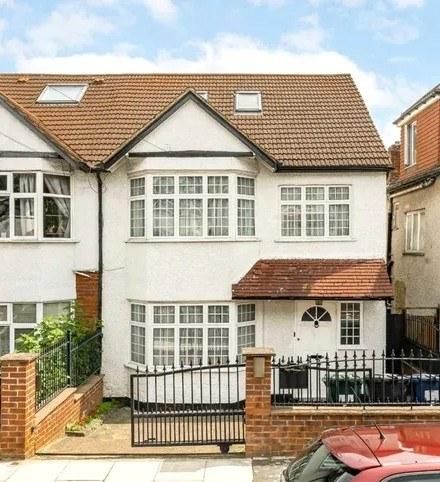 Property photo 1 of 8 5 Bed Semi-Detached House For Sale Aprey Gardens, London Nw4