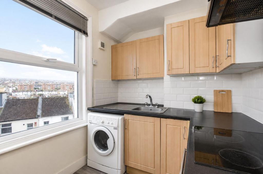 Property photo 1 of 8 Kitchen