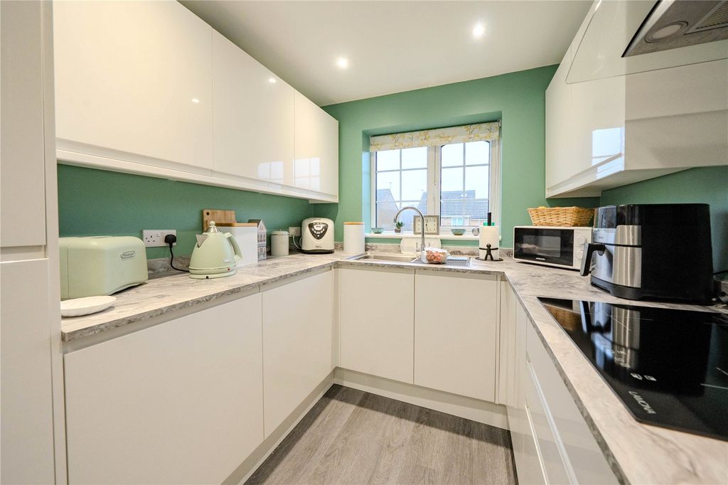 Property photo 2 of 21 Picture No. 11