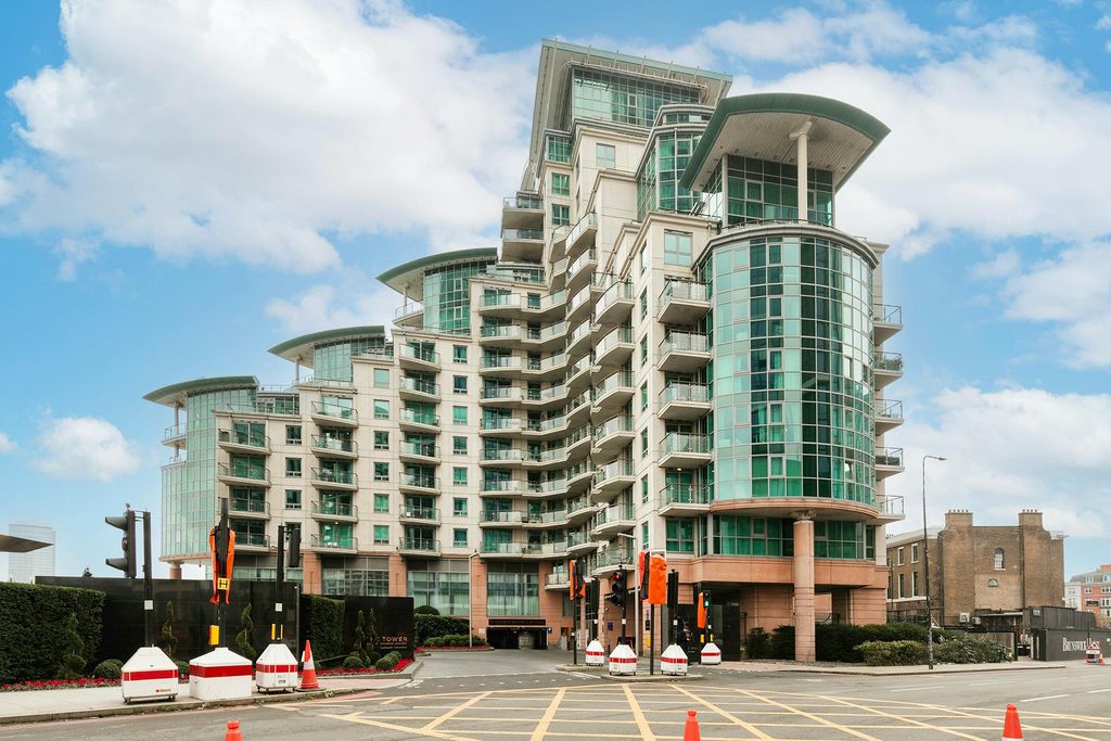 Property photo 1 of 6 2A St George's Wharf -28.Jpg