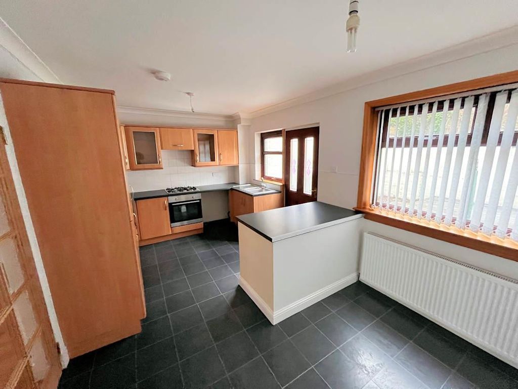 Property photo 3 of 8 Dining Kitchen