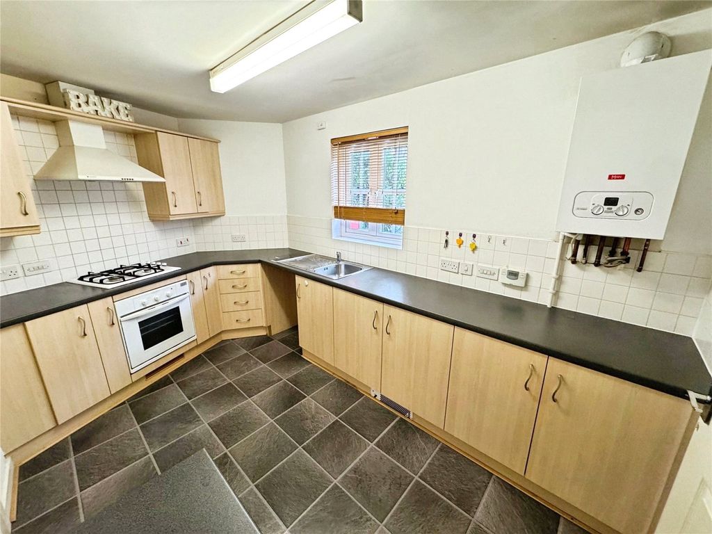 Property photo 2 of 10 Kitchen