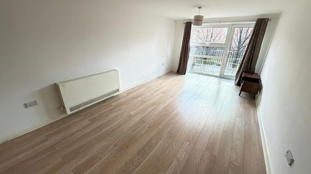 Property photo 3 of 6 Photo 4