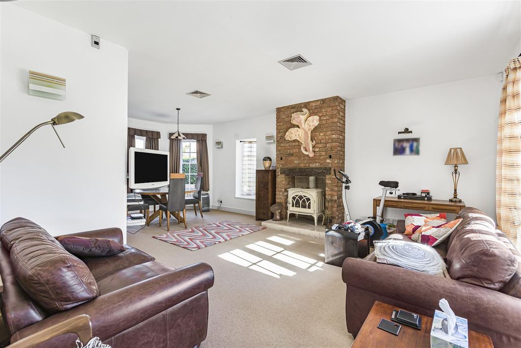 Property photo 3 of 36 39_49307.Jpg