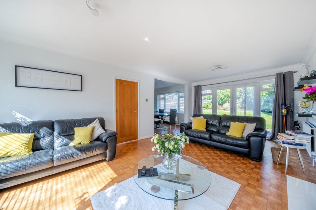 Property photo 2 of 16 Picture No. 11