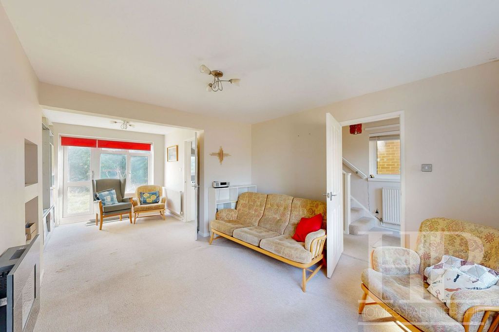Property photo 2 of 18