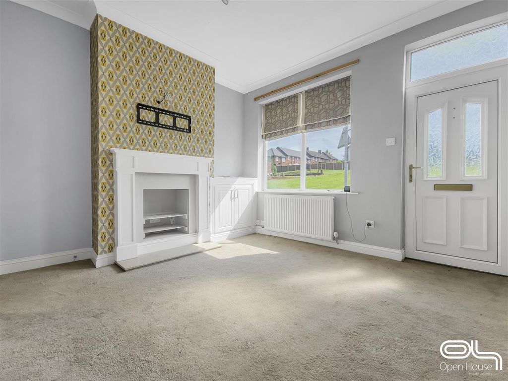 Property photo 3 of 21 Hawfield Lane, Winshill, Burton On Trent (1).Jpg