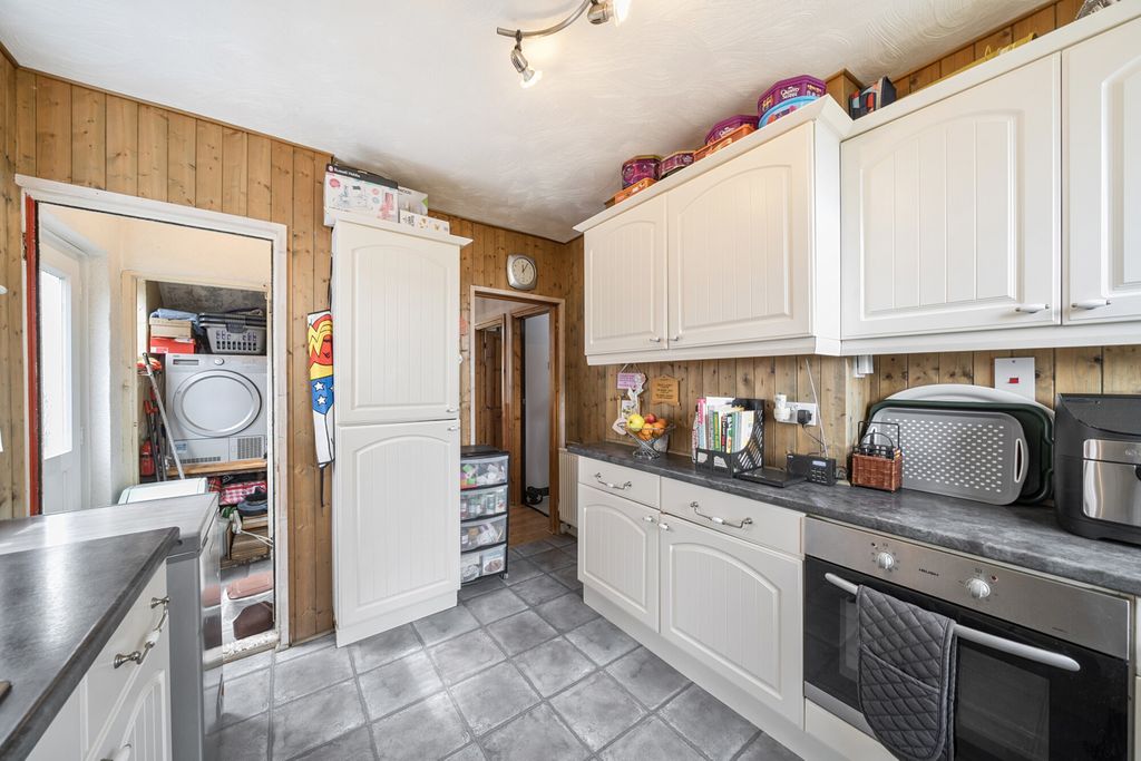 Property photo 3 of 24 1335737-22-689499...