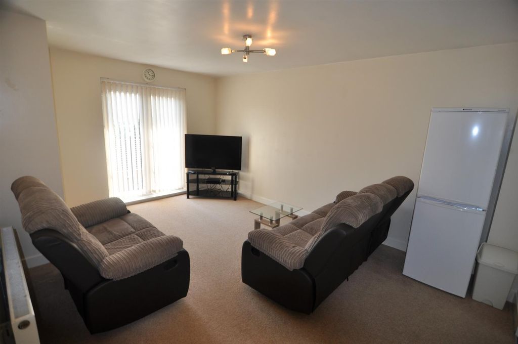 Property photo 2 of 9 Lounge