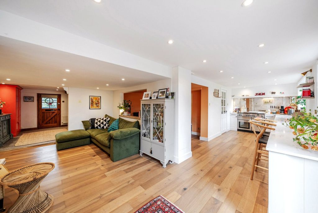 Property photo 2 of 20 Kitchen/Snug