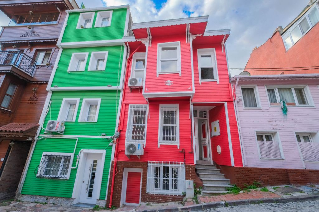 Property photo 1 of 15 Entire Istanbul Building For Sale In Fatih, Istanbul - Colourful Renovated Building