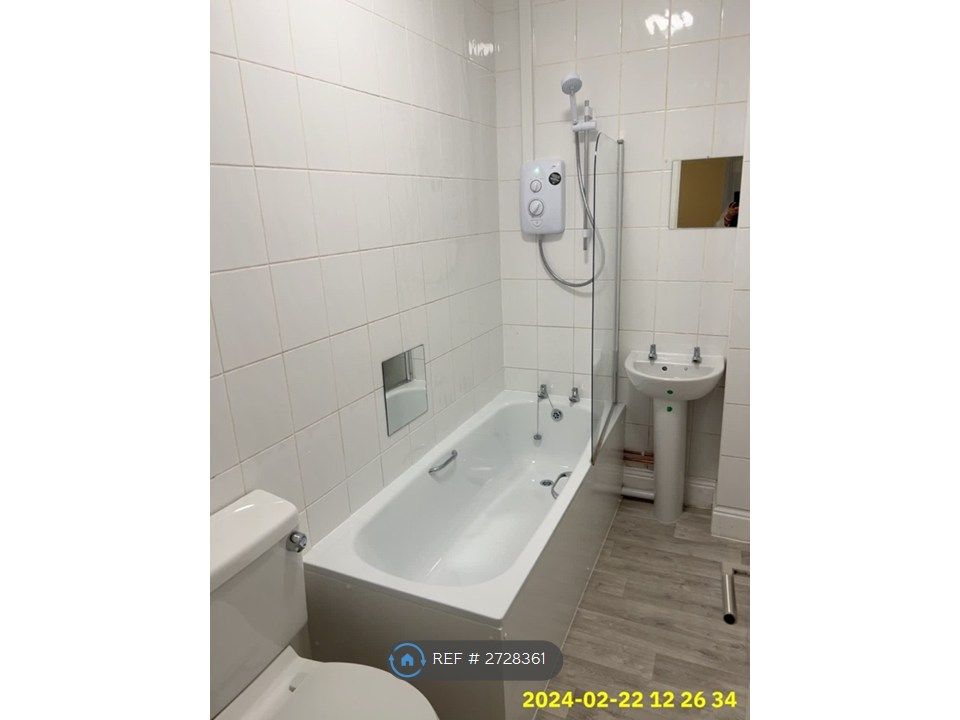 Property photo 2 of 10 Family Bathroom