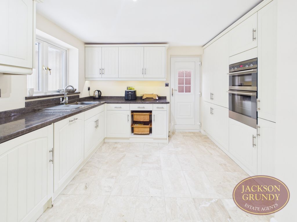 Property photo 2 of 20 Camelot Way