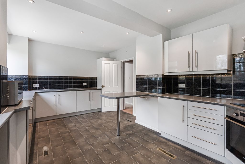 Property photo 3 of 12 Kitchen