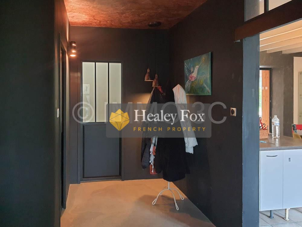 Property photo 2 of 27