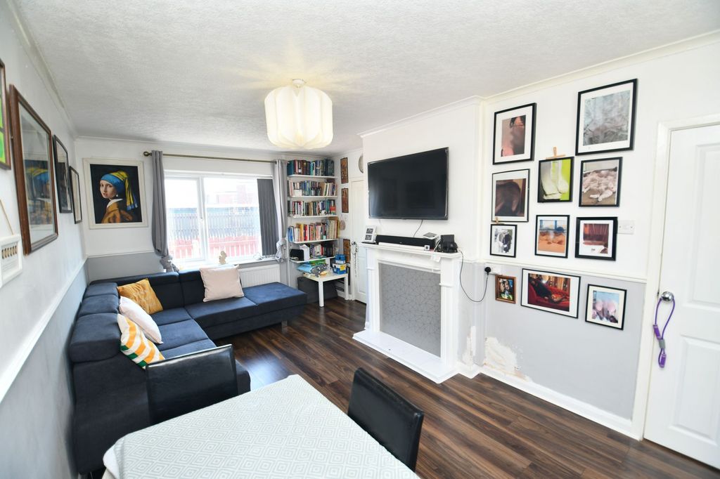 Property photo 2 of 23