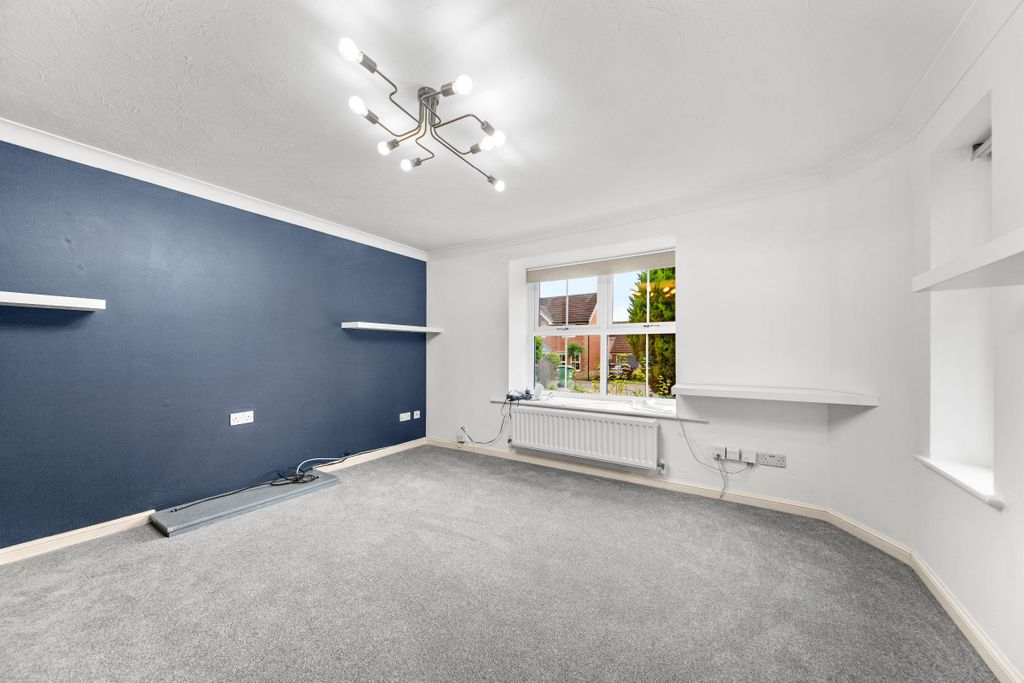 Property photo 2 of 32