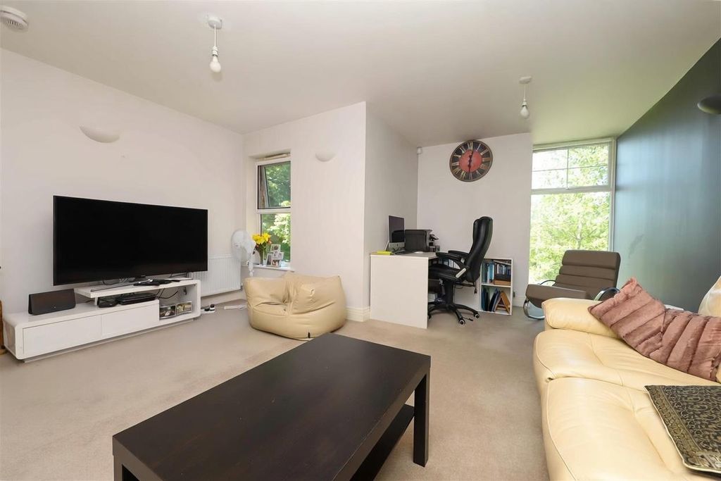 Property photo 2 of 9 Living Room