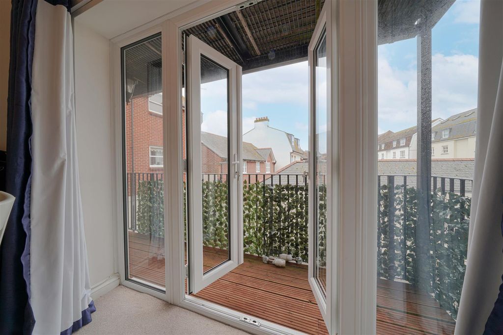 Property photo 2 of 12 Doors To Balcony.Jpg