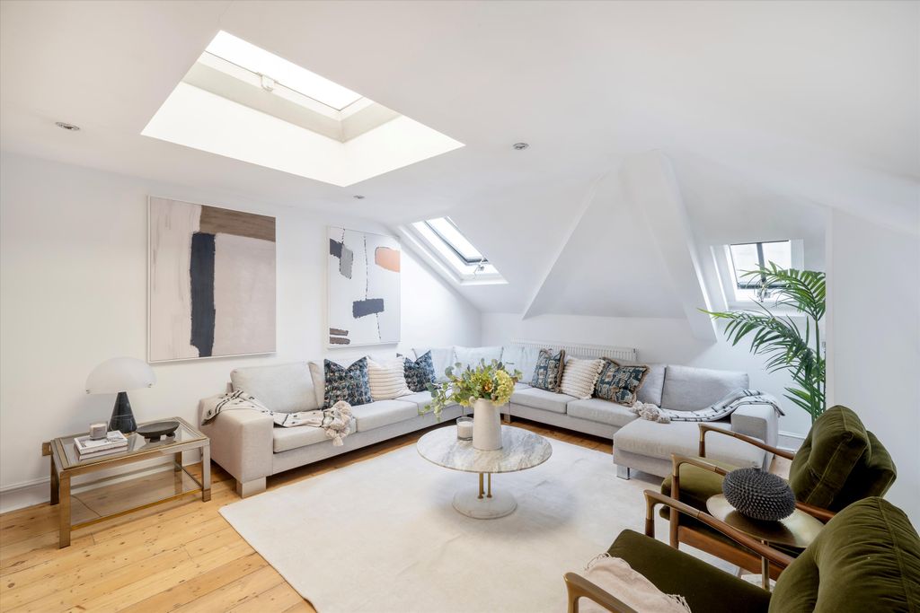 Property photo 2 of 16 Image