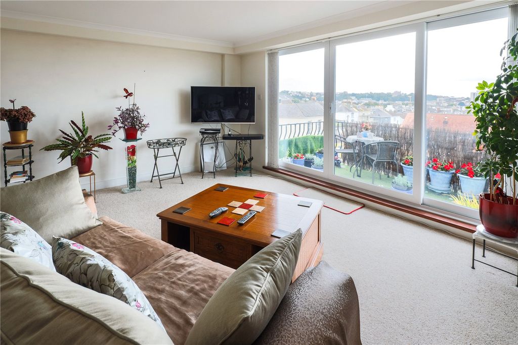 Property photo 2 of 14 Living Room