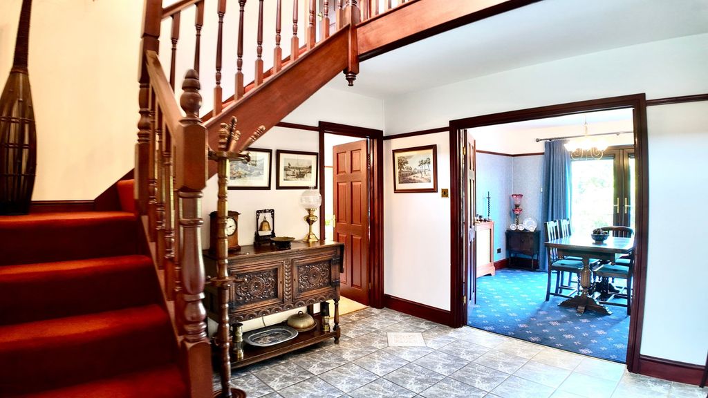 Property photo 2 of 76