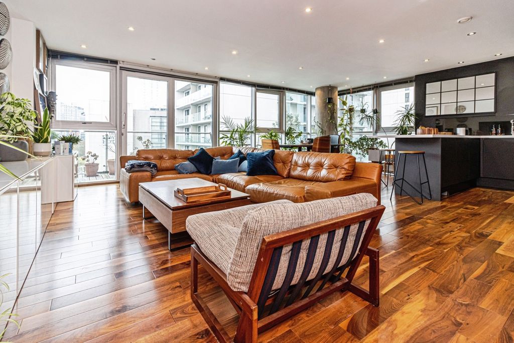 Property photo 2 of 11 Photo