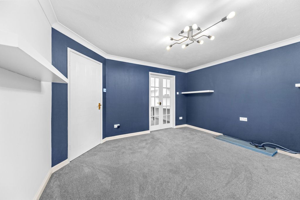 Property photo 3 of 32