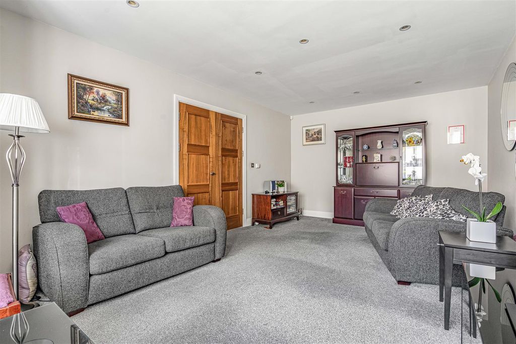 Property photo 3 of 24 18_79927.Jpg