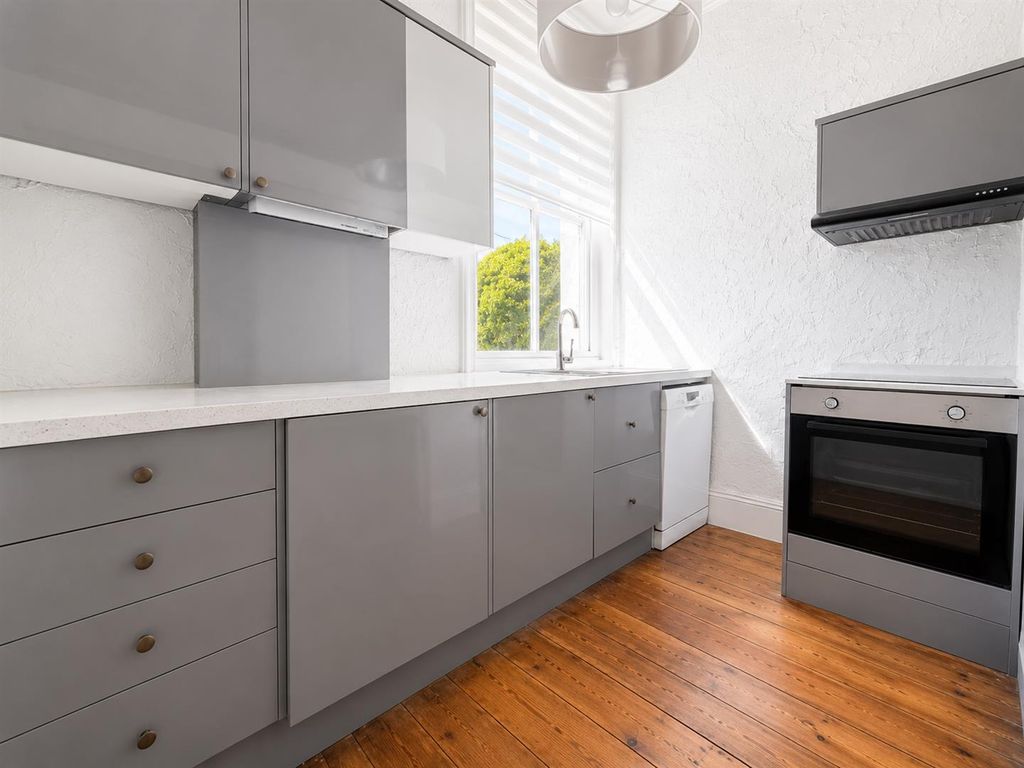Property photo 1 of 10 Kitchen