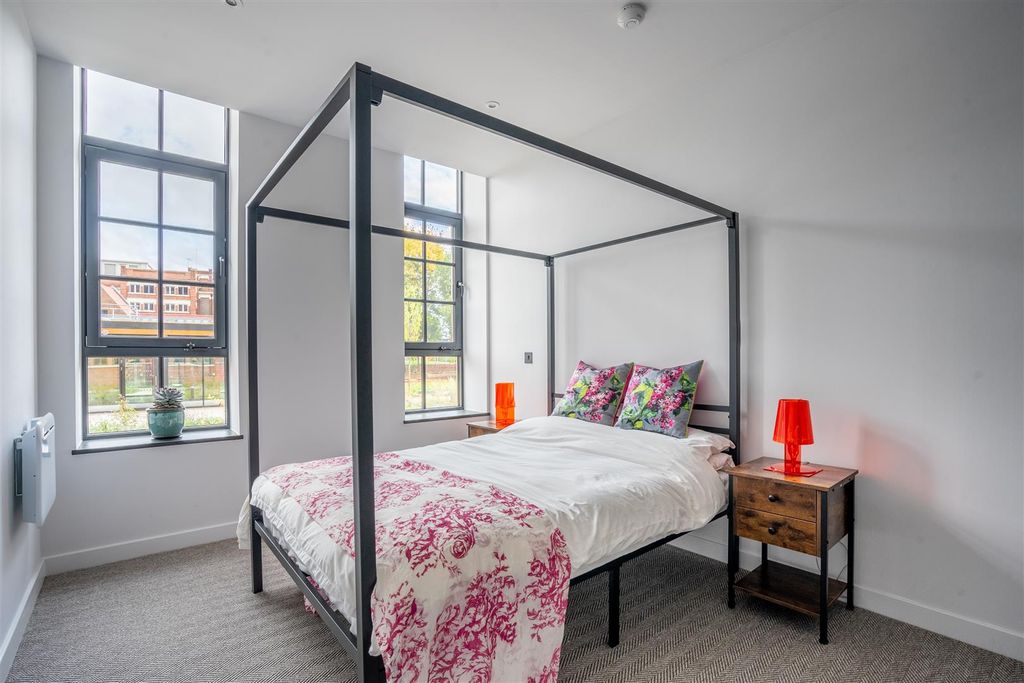 Property photo 3 of 12 Mint-2.Jpg